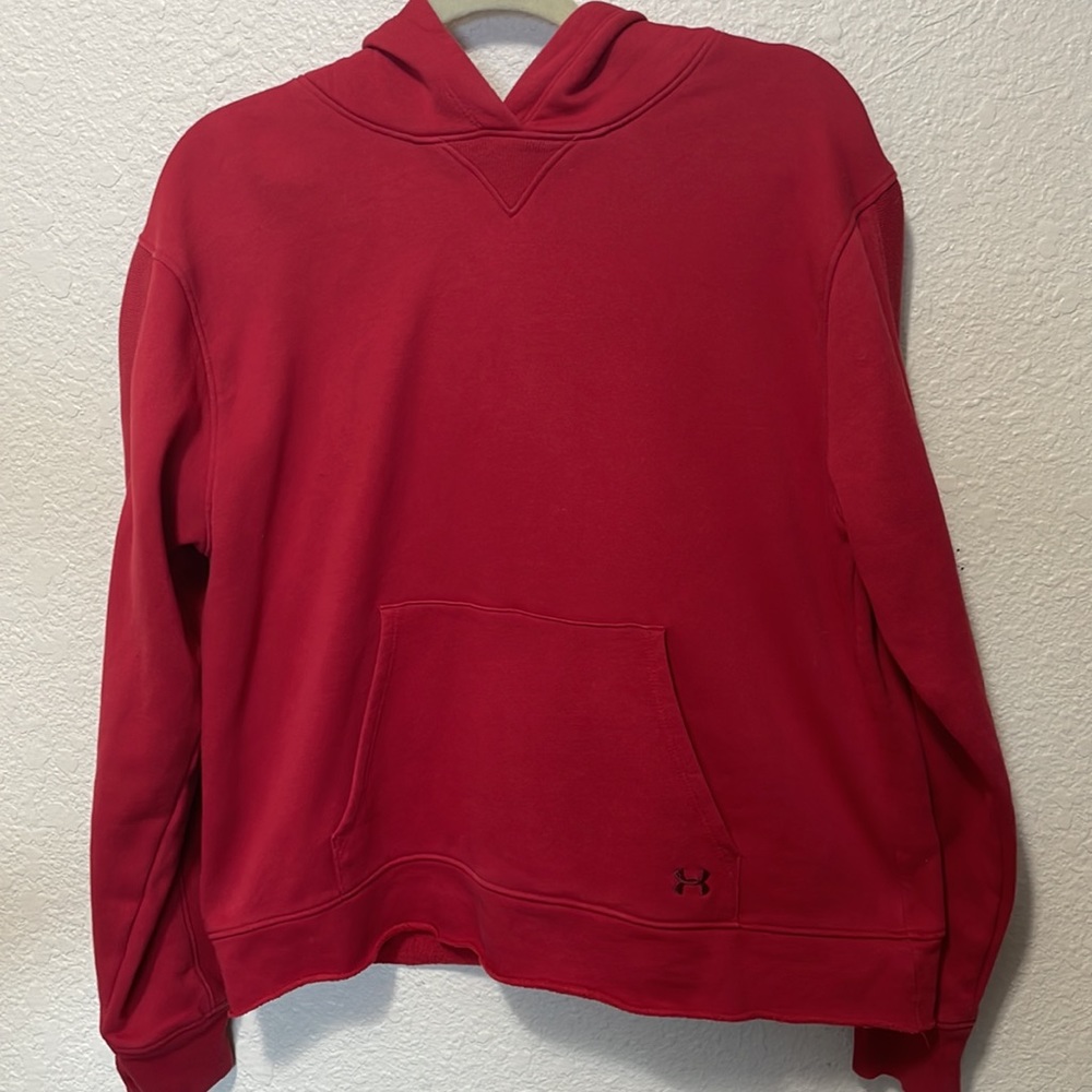 Under Armour Women’s Loose Fit Red Hooded. Sweatshirt. Good Condition. Size SM.